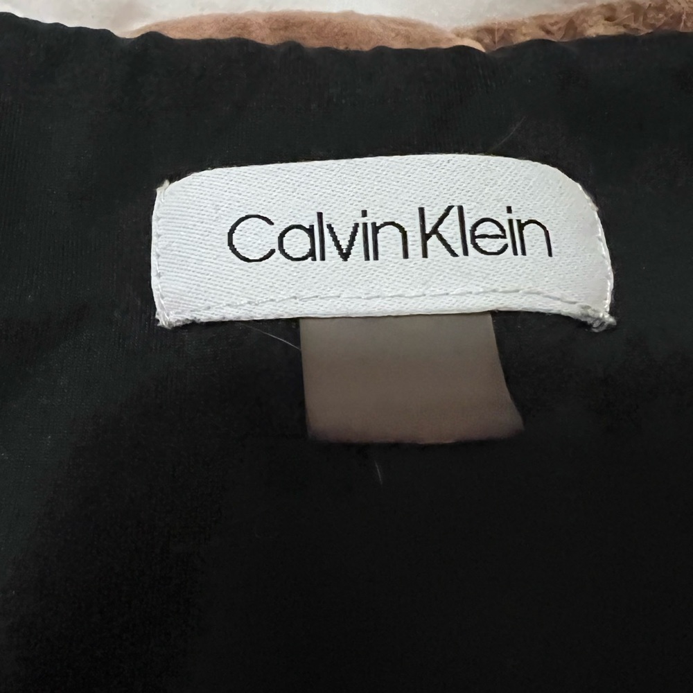 Calvin Klein Tank Top 🖤 - Picture 3 of 4